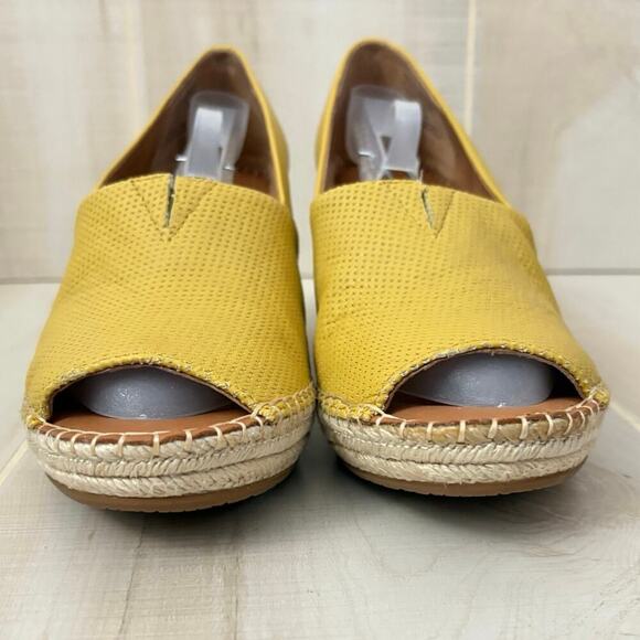 Gentle Souls by Kenneth Cole Butter Yellow Leather Wedge Espadrilles Sz 11M - Picture 2 of 11